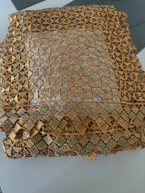 Broderie Suisse Premium – Pièce Unique