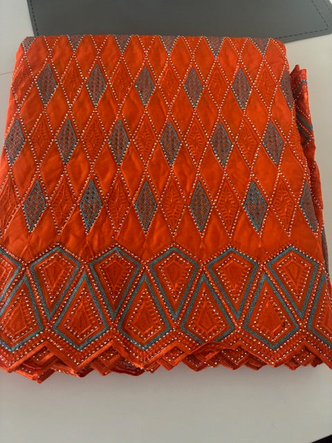 Broderie Suisse Premium – Pièce Unique